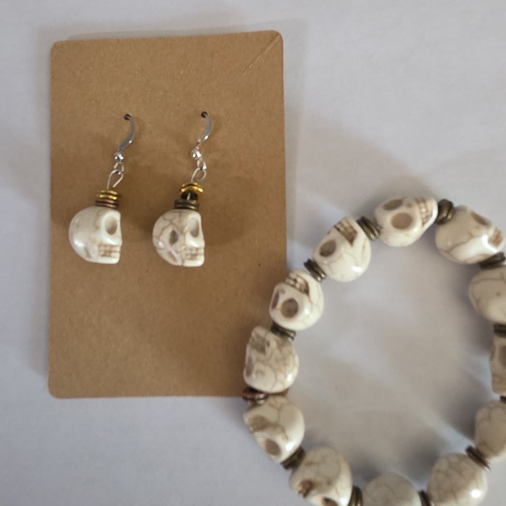 Goth Ivory Skull‎ Beaded Bracelet and Earring Set  New